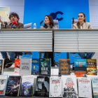 Álvaro Manso, Laura Sebastián y Andrea Ballesteros, en la presentación de la Feria del Libro 2025.