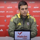 Lisci durante la previa del Mirandés–Almería.