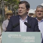 El presidente de la Junta de Castilla y León, Alfonso Fernández Mañueco, inaugura la 41 Feria de Exaltación del Espárrago y de la Artesanía de Tudela de Duero.