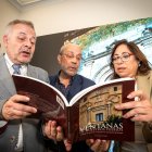 René J. Payo, Elías Rubio y Raquel Contreras durante la presentación del libro.