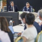 El consejero de Economía y Hacienda, Carlos Fernández Carriedo, junto al director general de Ceprede, Julio Pérez, en Burgos.