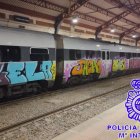 Archivo - Vagones de tren en Medina afectados por 'grafitis'. Foto archivo.