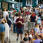 Zona de música y variedad gastronómica en los Cuatro Reyes de Burgos.