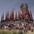 Celebración de la XVI edición de la Subida de Pendones al Castillo de Lara, que se inicia con la concentración y montaje de los mismos, la bendición de los nuevos y el posterior ascenso a los restos de la fortaleza