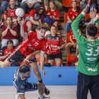 Pablo Gómez lanza a portería ante Alicante.