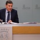 El portavoz del ejecutivo autonómico, Carlos Fernández Carriedo, dio cuenta este jueves de los acuerdos del consejo de Gobierno.