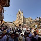 Un total de 13 municipios de Burgos y dos de Segovia celebran la romería de la Virgen de la Cueva, en Hontangas (Burgos), que los reúne cada medio siglo en torno a esta talla de la Villa y Tierra de Haza.