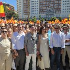 El presidente del PPCyL encabeza la representación de Castilla y León en la concentración del Partido Popular contra el Gobierno de Pedro Sánchez.
