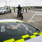 Imagen de un control de la Guardia Civil a un motorista.