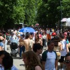 El calor sofocante se solventaba con ganas de fiesta, pistolas de agua y algo de beber.