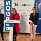 Inmaculada Renedo compareció este sábado acompañada por los parlamentarios Emilio Berzosa y Lorena de la Fuente.