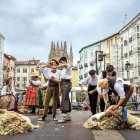 Recreación del cuadro 'El equileo' de Marceliano Santamaría que cada año recrean en el Festival del Esquileo de los Cucos.