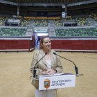 Cristina Ayala, durante su intervención en el albero del Coliseum Burgos.