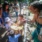 Niños y niñas juegan en un rincón de Isla Fantasía.