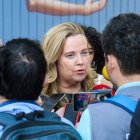 La alcaldesa de Burgos, Cristina Ayala, mantendrá las barracas en la calle Laredo.