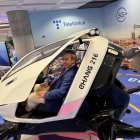 El consejero de Movilidad y Transformación Digital, José Luis Sanz Merino, visita La Cabina, el espacio de inspiración tecnológica de Telefónica.