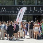 Las finales mundiales de la Dance World Cup reunía a algunos participantes y sus acompañantes a las puertas del Fórum Evolución.