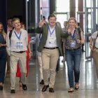 El presidente de la Junta de Castilla y León, Alfonso Fernández Mañueco (c), a su llegada al XXI Congreso Nacional del Partido Popular, a 4 de julio de 2025, en Madrid (España). 