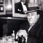 El poeta sevillano Antonio Machado, en una conocida fotografía tomada en el Café de las Salesas de Madrid en 1933.