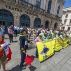 Instante del plante 400 por la reapertura del tren directo.