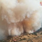 El incendio de Navaluenga (Ávila) continúa activo con un perímetro de 26 km y una situación "más positiva".