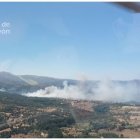 Incendio forestal en Navaluenga (Ávila) en sus inicios.