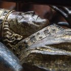 Detalle del yacente del obispo Mauricio, una pieza única que se puede contemplar en el coro de la Catedral de Santa María.