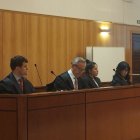 Archivo - La acusada de un choque mortal alega deslumbramiento y Tráfico "distracción evidente y falta de pericia". En la foto, la acusada (segunda por la derecha) durante el juicio en la Audiencia de Valladolid.