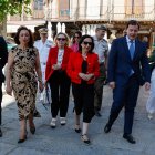 La Ministra De Defensa, Margarita Robles, Y El Presidente De La Junta De Castilla Y León, Alfonso Fernández Mañueco, Junto Con Otras Autoridades Regionales Y Locales, A Su Llegada Al Ayuntamiento De Toro.