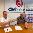 Firma del acuerdo entre Eduardo Rilova (Asebutra) y Javier Ajenjo (Art the Troya) para destinar 12.000 metros cuadrados al Sonorama.