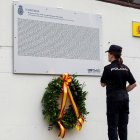 La Policía Nacional detiene a un joven por vandalizar la placa de la Comisaría en homenaje a los agentes víctimas

 del terrorismo.
