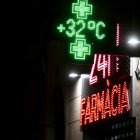 Archivo - Un termómetro marca 32 grados centígrados en el Paseo Maragall de Barcelona (Catalunya, España) en la medianoche del martes 30 de julio de 2024 al jueves 31, en una ola de calor iniciada el lunes en toda Catalunya.