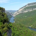 Vista aérea de la travesía por el río Ebro a su paso por el pantano de Sobrón