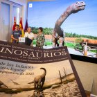 FIdel Torcida (i), el vicepresidente de la Diputación, Ramiro Ibáñez, y la alcaldesa de Salas, Ada Marcos, durante la presentación de las jornadas.