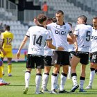 En el centro, Aitor Córdoba, durante el amistoso contra el Valladolid.