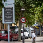 Cartel de la moratoria de la Zona de Bajas Emisiones en Burgos.