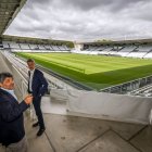 Figoli camina por el estadio municipal de El Plantío tras la rueda de prensa.