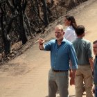 Los reyes, acompañados del presidente de la Junta, Alfonso Fernández Mañueco, el delegado del Gobierno, Nicanor Sen y la Ministra de Igualdad, Ana Redondo, visitan las principales zonas afectadas por los incendios forestales en el paraje de las Médulas (León).