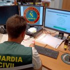 La Guardia Civil detiene a dos personas por suplantar identidades en WhatsApp para estafar dinero