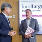 Javier Cuasante, responsable de Dinamismo Empresarial de Fundación Caja de Burgos, junto a Rafael Barbero, director general de la entidad.