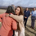 La consejera de Agricultura, Ganadería y Desarrollo Rural, María González Corral, visita una ganadería de ovino afectada por los incendios en Chana de Somoza, en el municipio de Lucillo (León).