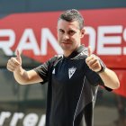 El entrenador del CD Mirandés, Fran Justo, durante uno de los entrenamientos.