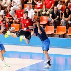 Javier Fernández lanza a portería.