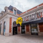 Exterior de la Estación de la Ciencia y la Tecnología.