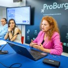 La presidenta de ProBurgos, Andrea Ballesteros (centro), junto con los responsables de Dihbu, Mario Pampliega y Belén Lanuza.