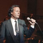 Julio Iglesias, en una actuación en el Radio City Music Hall de Nueva York, en 1984
