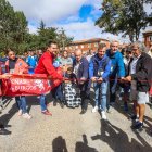 Los representantes políticos del Ayuntamiento de Burgos cortaron la cinta para dar inicio a la marcha solidaria.