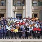 Foto de familia en la apertura del curso en la Universidad Isabel I