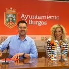 Daniel de la Rosa y Blanca Carpintero, en rueda de prensa, en el Ayuntamiento de Burgos.