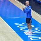 Juste aplaude a sus jugadores durante un entrenamiento. SANTI OTERO